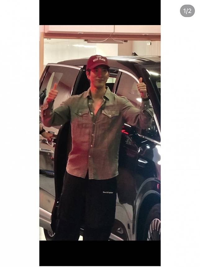 王力宏下午現身停車場，傷勢曝光。(翻攝自小紅書)