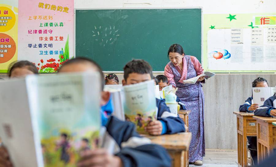 China publishes Han-Tibetan version of major dictionary | XINHUA | LINE TODAY