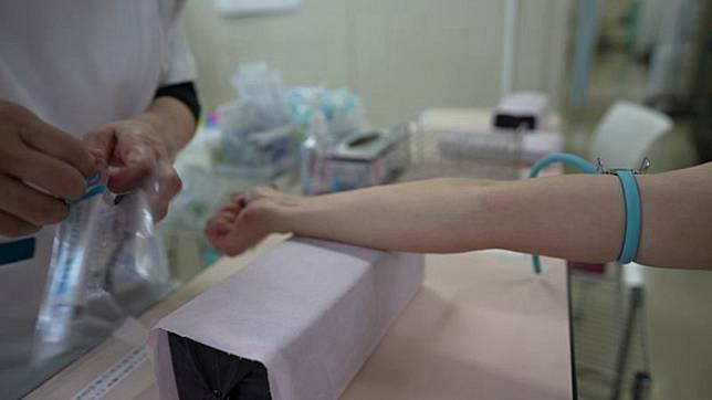 47歲三高大叔靠玩手遊「皮克敏」日行3萬步，半年狂瘦7公斤逆轉脂肪肝，健檢紅字全消失，讓醫生驚呆。示意圖／取自photoAC