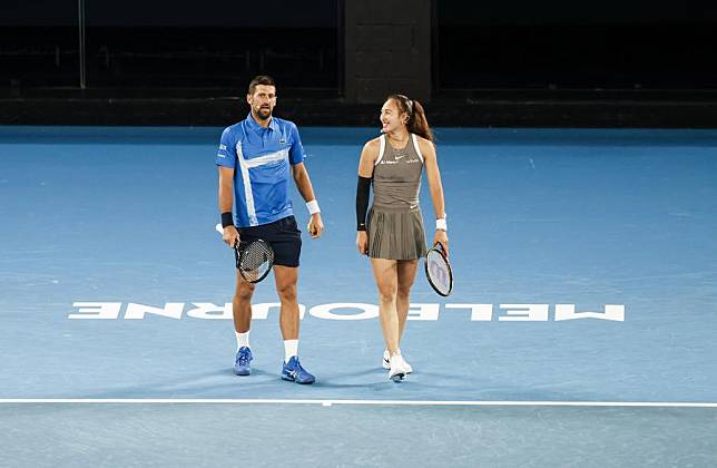 Novak Djokovic (L) of Serbia talks with Zheng Qinwen of China during the &ldquo;A Night With Novak&rdquo; charity tennis event against Andy Murray of Britain and Victoria Azarenka of Belarus in Melbourne, Australia, on Jan. 9, 2025. (Photo by Chu Chen/Xinhua)