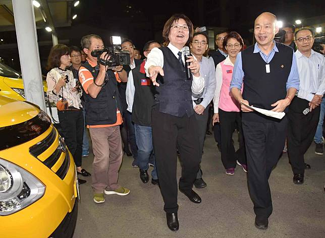 ▲高雄市長韓國瑜參觀計程車隊場站營運。(圖／記者黃守作攝)