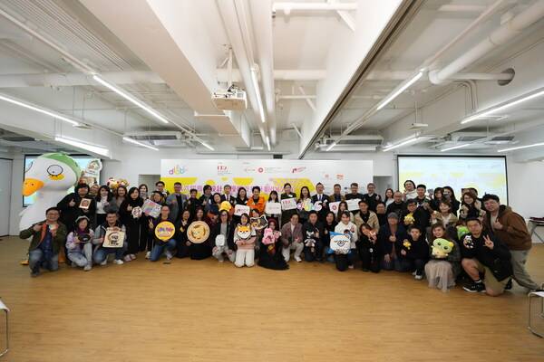 Group picture of the selected 43 local design companies and guests for the sixth DLAB.