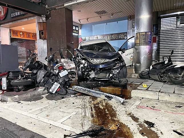→2024年7月，新北三重黃姓男子毒駕衝撞正在停等紅燈的警車，造成1員警殉職、4人受傷慘劇。（警方提供）