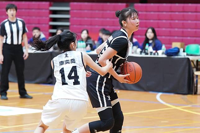 臺灣科大陳宇婕21分12籃板。大專體總提供