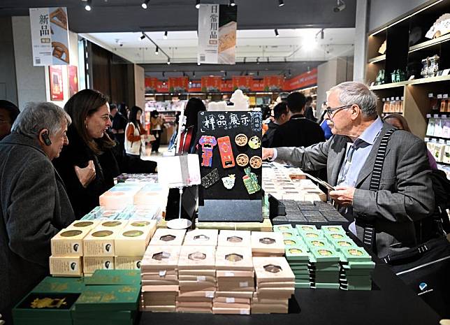 Guests select creative cultural products at the Henan Museum in Zhengzhou, central China's Henan Province, Nov. 4, 2024. (Xinhua/Li Jianan)