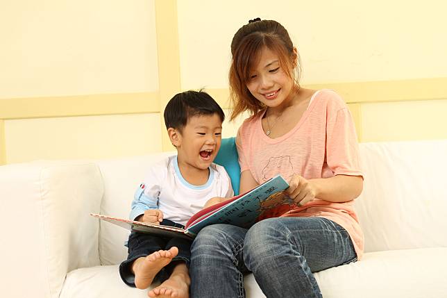 信誼年度幼兒語言大調查發現，現代父母受對話式閱讀影響，會在孩子有興趣的地方多停留。