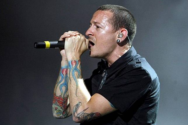 เปิดประวัติ Chester Bennington นักร้องดังผู้ล่วงลับจากวงแห่งตำนาน Linkin Park