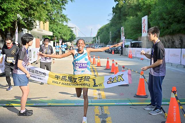 第九屆馬祖馬拉松 半程馬拉松組總排女子組第一名 Eunice Mukina Mutungi