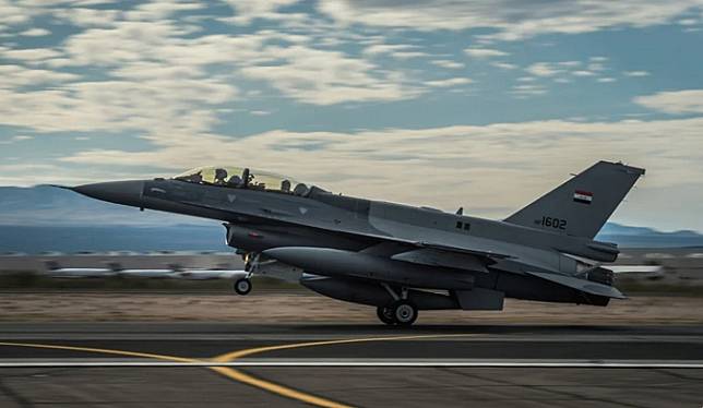 美國認為，賣給伊拉克這種「閹割版」的 F-16IQ 戰鬥機不可能對擁有空中優勢的美國空軍造成威脅。 圖 : 翻攝自虹攝庫爾斯克
