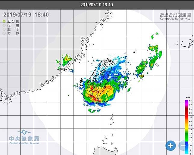中央氣象局18時許對「台南市、高雄市、屏東縣」發布大雷雨警示。(擷取自中央氣象局)