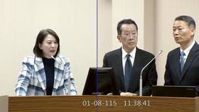 國民黨立委王鴻薇（左）2026.1.8質詢國防部長顧立雄（中）、空軍參謀長李慶然中將（右），F-16飛行員防寒衣採購配發進度。截自立法院會議隨選