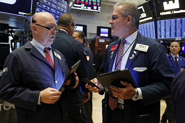 The sovereign wealth fund last year slashed the proportion of stocks in its overseas portfolio, but also increased alternative investments, such hedge funds, real estate, commodities, infrastructures and direct investment. Photo: AP