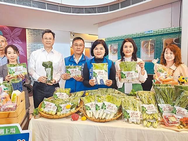 台灣蔬菜首次以海運外銷至新加坡超市上市，雲林縣長張麗善（右三）將親自率團出席。（周麗蘭攝）
