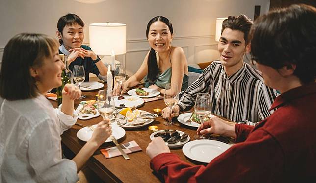 近年來男女生之間出門聚餐、約會是否「AA制」經常引發熱議。示意圖／翻攝自pexels