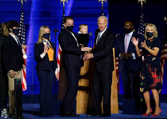 美國總統拜登與其次子杭特拜登（前排中左）。 圖：達志影像/路透社 (資料照)
