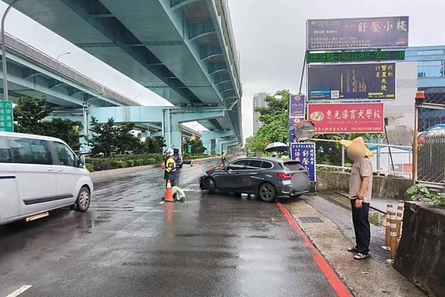 輔大馬來西亞籍女大生在新北市新莊區遭BMW客車撞擊，不幸身亡。（翻攝畫面）