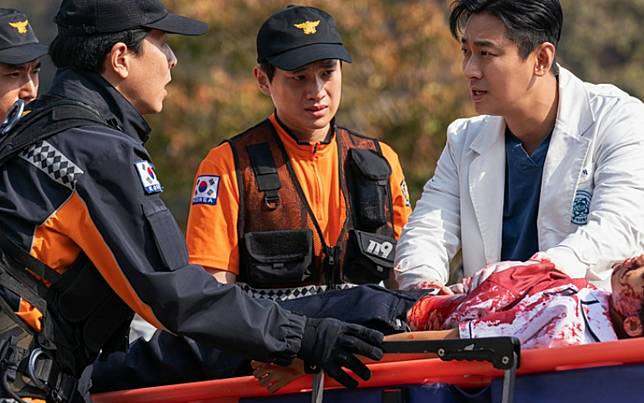 影爆點／又浪漫又熱血！Netflix大熱醫療韓劇《外傷重症中心》改編韓國最扯外科醫師真人真事