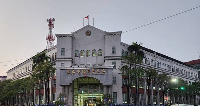 警政署發布全國重要警職人事大調整，台南市警察局有包括副局長在內的五十四位中高階官警異動，將在十七日到任新職。（記者陳佳伶攝）