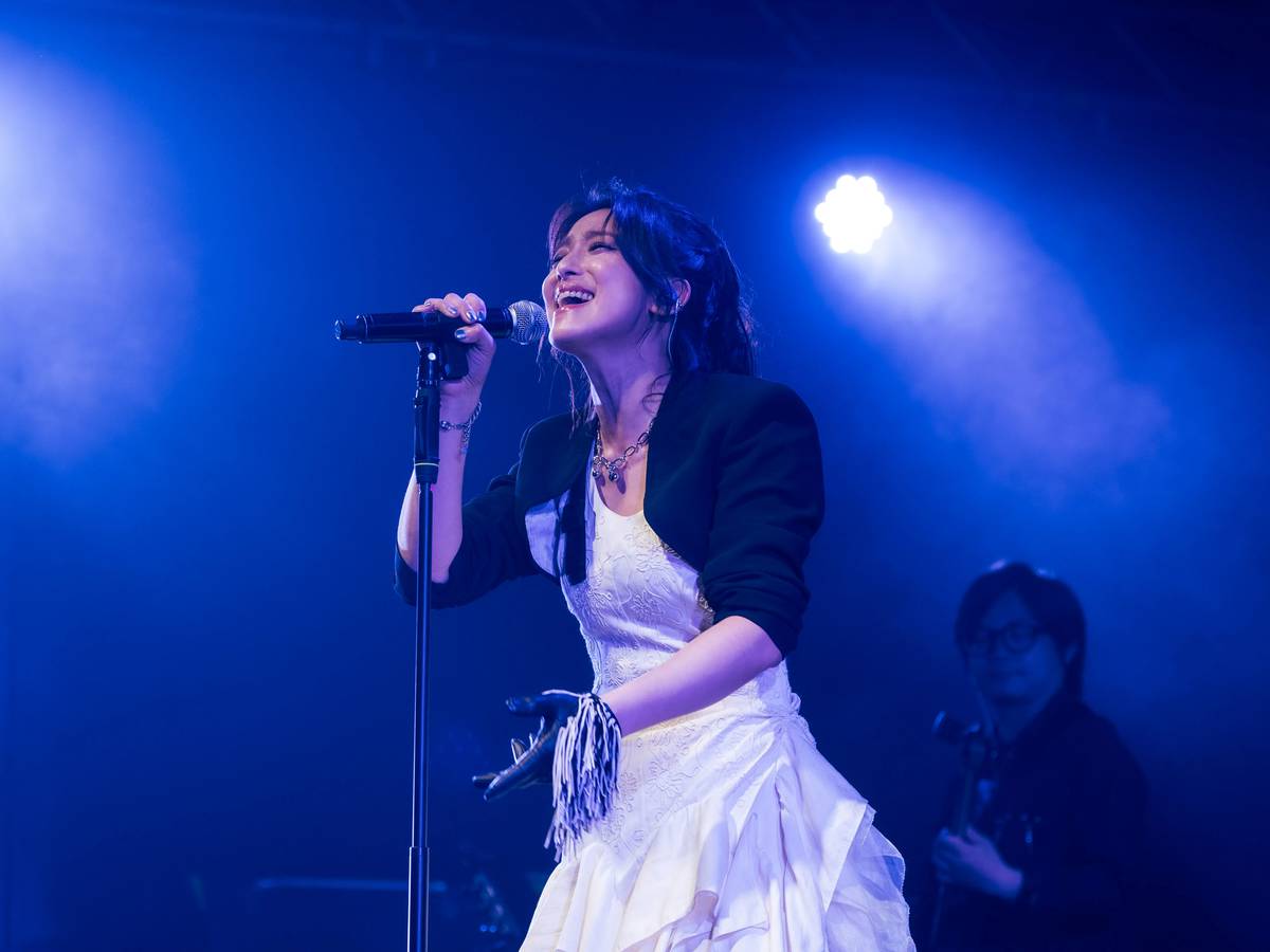 賴雅妍獨唱定情曲！等11年瞬間淚崩 憂「緋聞女友」温嵐住ICU隔空喊話 | 緯來娛樂新聞 | LINE TODAY