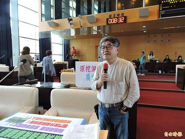 中市議員李中要求宮廟不得成為放置軍火之處。(記者蘇金鳳攝)