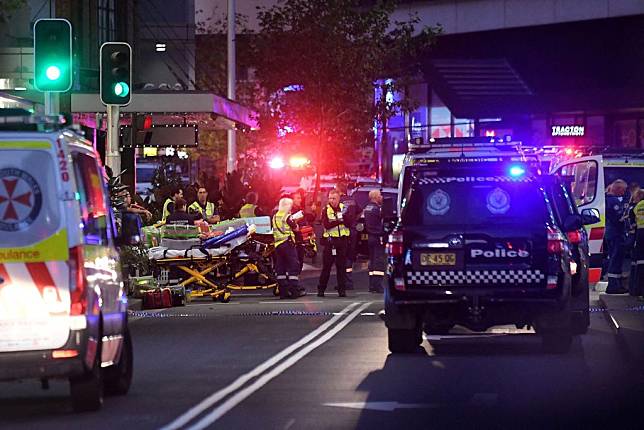 雪梨一處購物中心有多人遭刺傷，其中包括一名九個月大嬰兒，六人因此喪命。凶嫌已遭警方擊斃。 （路透）