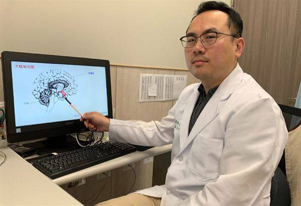 中國醫藥大學新竹附設醫院身心科周伯翰醫師指出，出現失眠、胸悶、心悸、頭暈、腸胃不適、頻尿、頭痛、耳鳴等而就醫，醫學檢查後卻往往是正常結果，但病人還是覺得身體不對勁，這種狀態就是所謂「亞健康狀態」。（圖片提供／中國醫藥大學新竹附設醫院）