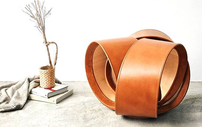 南應大獲獎作品「圓曲率皮革層積木椅凳」，饒富創意。 （南應大提供）