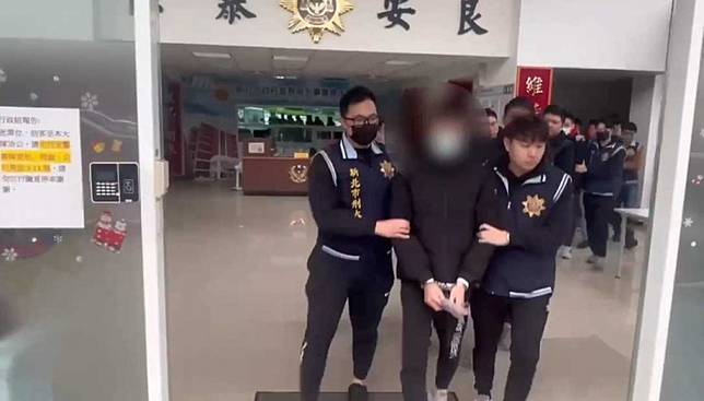 警方共逮捕56名犯嫌，當中42人遭裁定羈押。（圖／翻攝畫面）