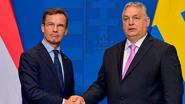 圖為2月23日，瑞典總理克里斯特森（左）訪問匈牙利，與總理奧班會談。美聯社