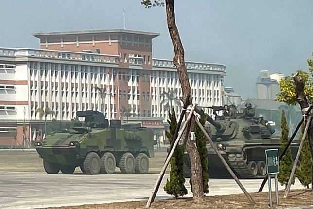 疑溪水暴漲　陸軍六軍團雲豹甲車困溪已脫困