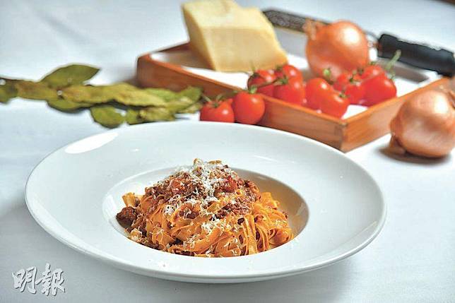 意式配寬扁意粉——NORTH：Tagliatelle alla Bolognese以bolognese  ragù配搭tagliatelle。（$188，Giá Trattoria Italiana）（黃志東攝）