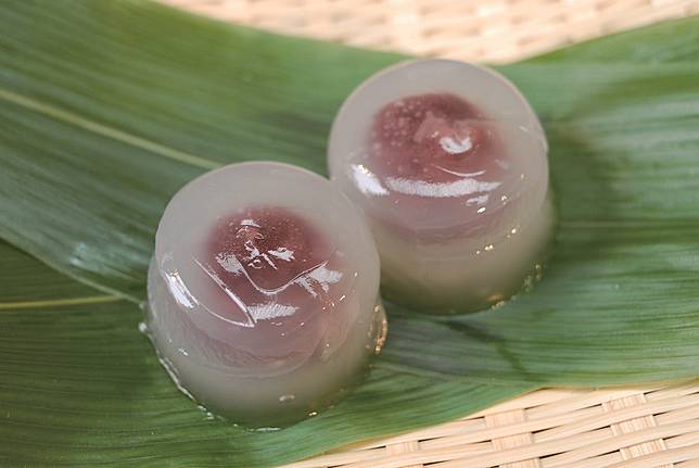 川端近左 松拭漆 薄板 丸香台・蛤葉