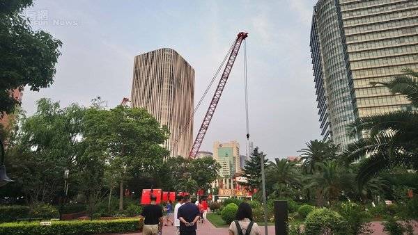 中國大陸的上海大樓相當密集，可見到許多正在施工的大樓。圖為房市情境。（好房網news記者／王思云攝影）