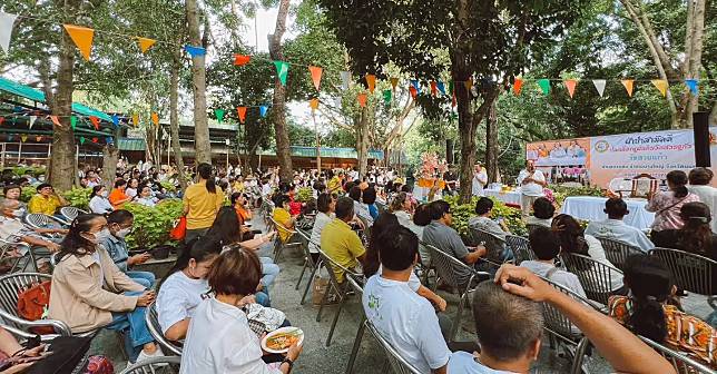 บรรยากาศ คนรร่วมงานบุญผ้าป่าอสชาจารยืเบียร์ วัดสวนแก้ว