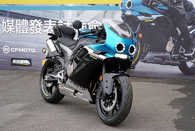 新黃牌四缸跑車來襲 ！CFMOTO 500SR VOOM 配備滿檔