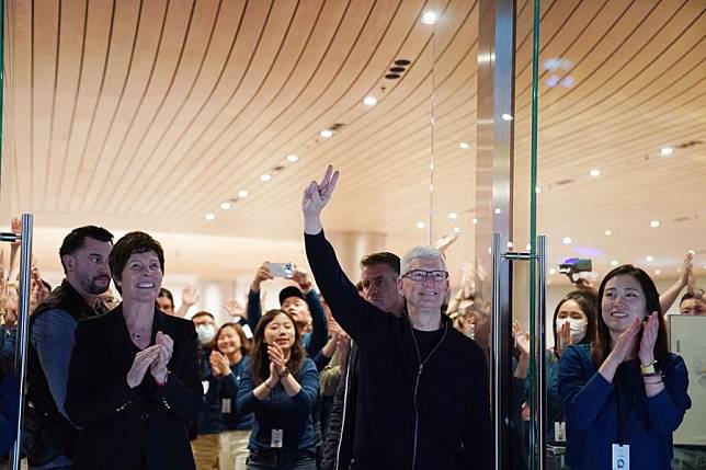 Apple CEO Tim Cook attends the opening of a new flagship Apple store in east China's Shanghai, March 21, 2024. (Xinhua/Liu Ying)