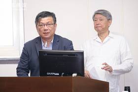 鄭亦麟的綠能涉賄案導致社會極大的關注。圖為曾文生（左起）及近日請辭的郭智輝。（資料照，劉偉宏攝）
