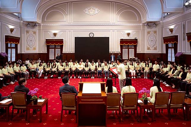 總統府邀請在野黨領袖國安簡報，照片曝光為此設置好的200吋大螢幕。（總統府提供）