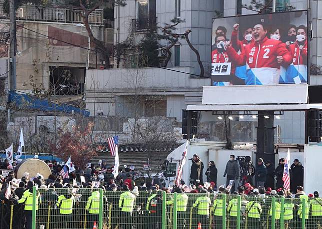 People gather to protest the arrest of the impeached President Yoon Suk-yeol near the presidential residence in central Seoul, South Korea, Jan. 3, 2025. (Xinhua/Yao Qilin)