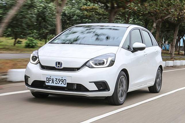 能源局公布 111 年省油車風雲榜，由 Honda Fit e:HEV 拿下省油冠軍頭銜。(攝影：記者陳弘智)