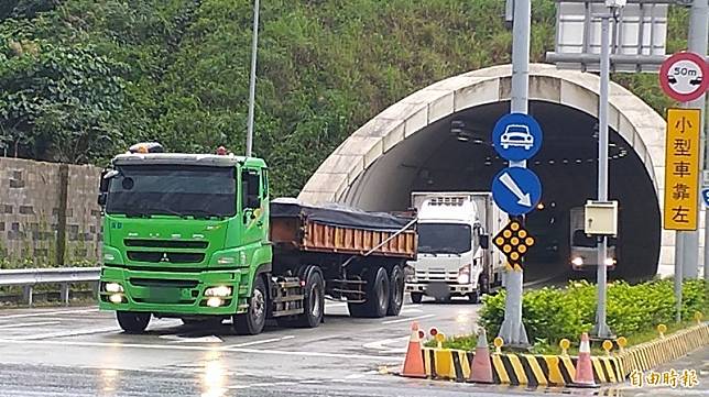 大型車職業駕駛65歲年齡限制，規劃7月1日起有條件放寬至68歲。(資料照)