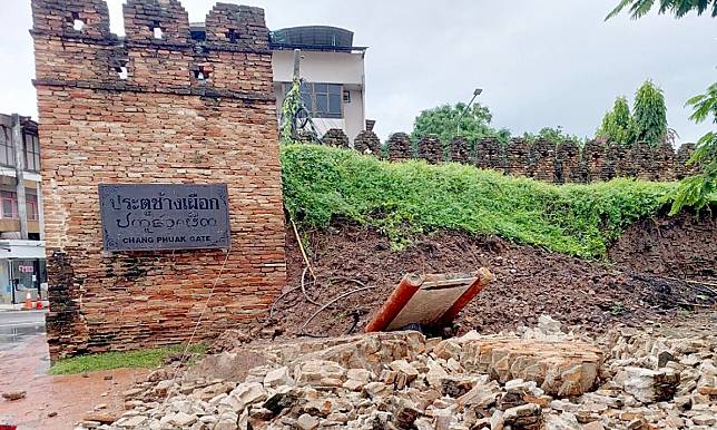 泰國連日豪雨 清邁750年古城牆倒塌