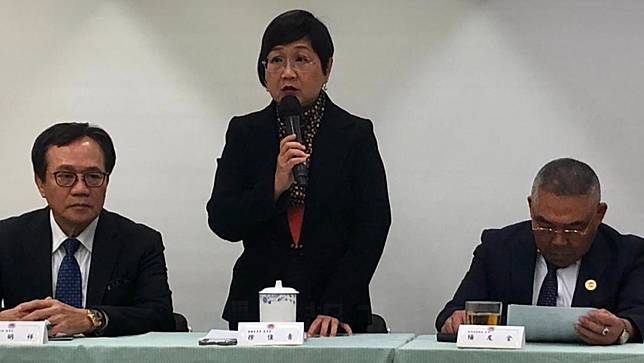 僑委會委員長徐佳青今（4/2）日偕台商共同召開「有僑無礙送愛緬甸」記者會。李佳穎攝