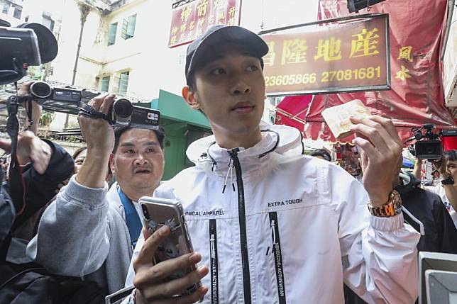 Wong Ching-kit arrives at a Sham Shui Po restaurant to donate money to help feed poor people in December 2018. Photo: Dickson Lee