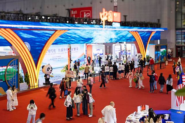 This photo taken with a tilt-shift lens on Nov. 10, 2024 shows people visiting the pavilion of China during the 7th China International Import Expo in east China's Shanghai. (Xinhua/Wang Xiang)