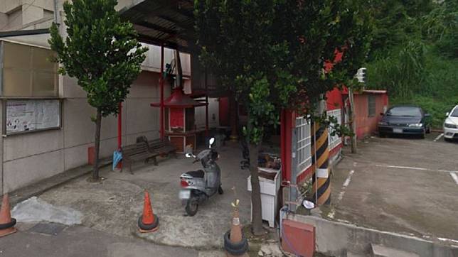 雙喜福德祠的金爐竟出現狗屍。圖／Google Map