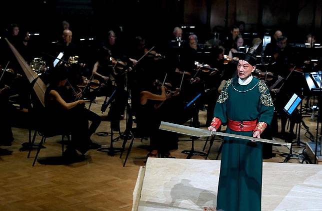 An actor performs the poetry drama &ldquo;Ein Heldenleben &ndash; Cai Lun&rdquo;, a Chinese drama about the legendary inventor of paper-making, in London, Britain on Oct. 17, 2024. (Xinhua/Li Ying)