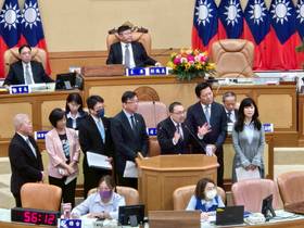 來自台中染疫場的80公斤肉品遭綠議員質疑為何不銷毀，侯友宜稱盼中央協助檢驗都不理。記者江婉儀／攝影