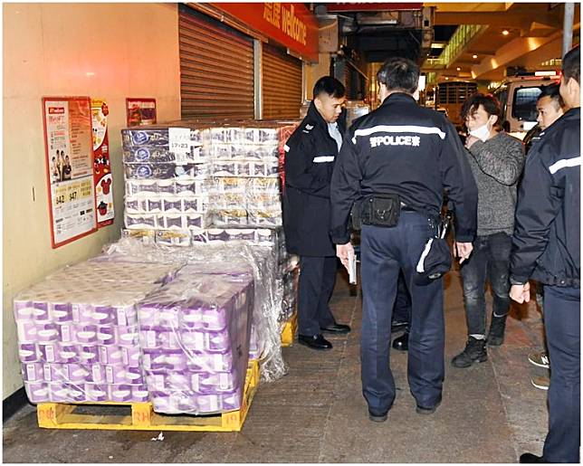 香港今（17）發生一起衛生紙搶劫案。   圖：翻攝自香港《星島日報》