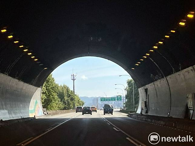 高速公路局研判和平紀念日連假期間，國5將湧現往東部地區之旅遊車流，造成尖峰時段壅塞回堵。（國5資料照） 圖：林岑韋／攝